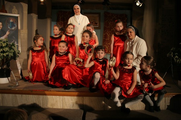 07-le-bambine-di-cupra-marittima-con-le-insegnanti