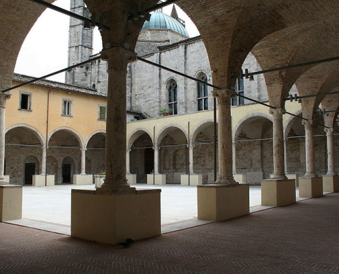 800px-Chiostro_di_San_Francesco_AP